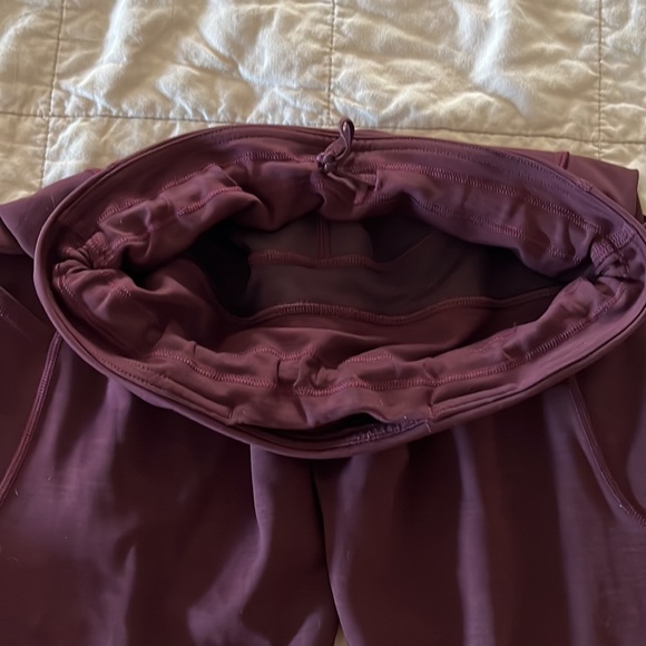 Lululemon deep burgundy leggings with pockets size 6 - Picture 4 of 4
